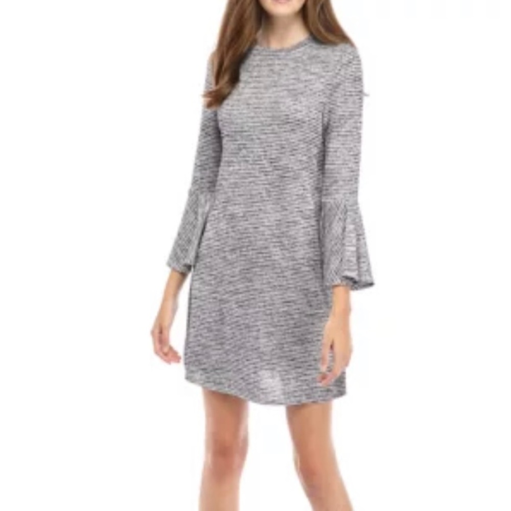 Bell sleeve dress - small